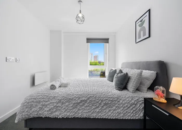 Harboview Haven Waterfront Apartment